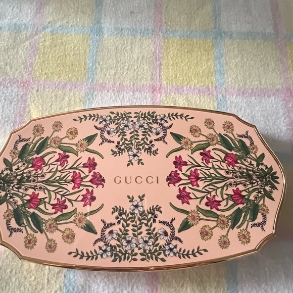Gucci Other - Gucci Gorgeous Flora Eye Palette